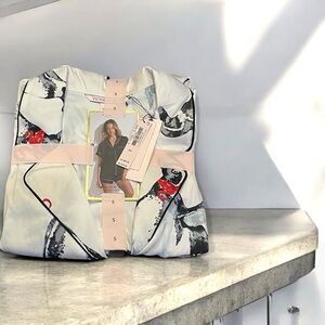 VICTORIA'S SECRET NWT Satin Short Pajama Set -Size Small